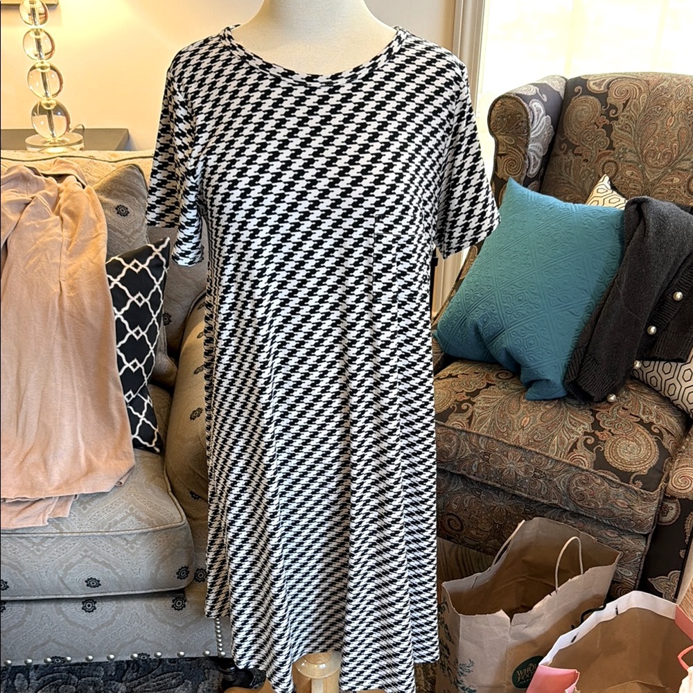 LuLaRoe Black and White houndstooth print